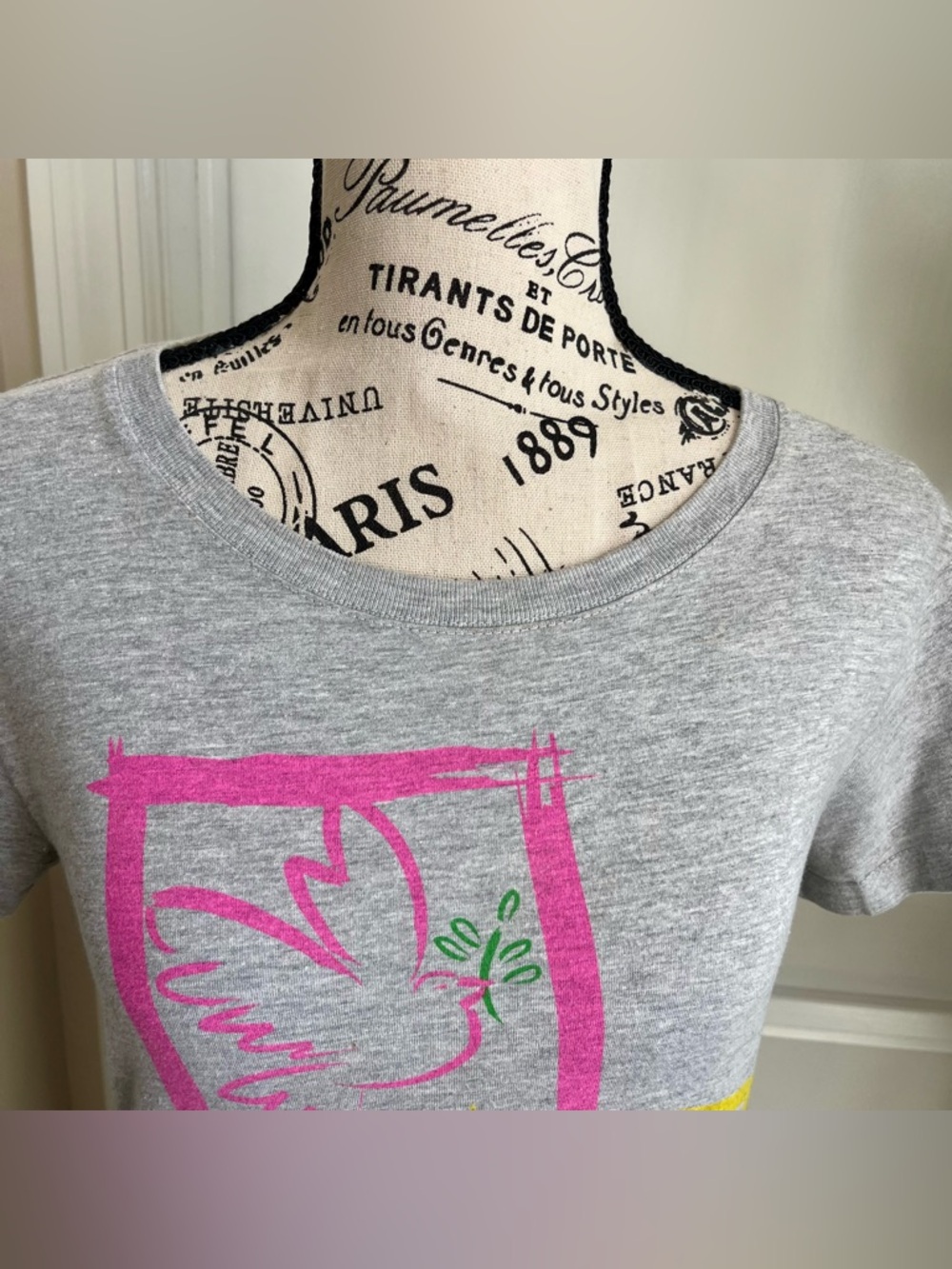 Mandee Y2K Peace Love Slim Fit Short Sleeve Graphic Top Gray Sz L - Picture 3 of 16